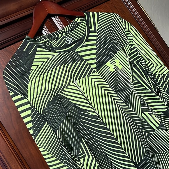 Brand New Under Armour Artistically Styled Crew Pullover Activewear Lightweight! - Picture 4 of 8